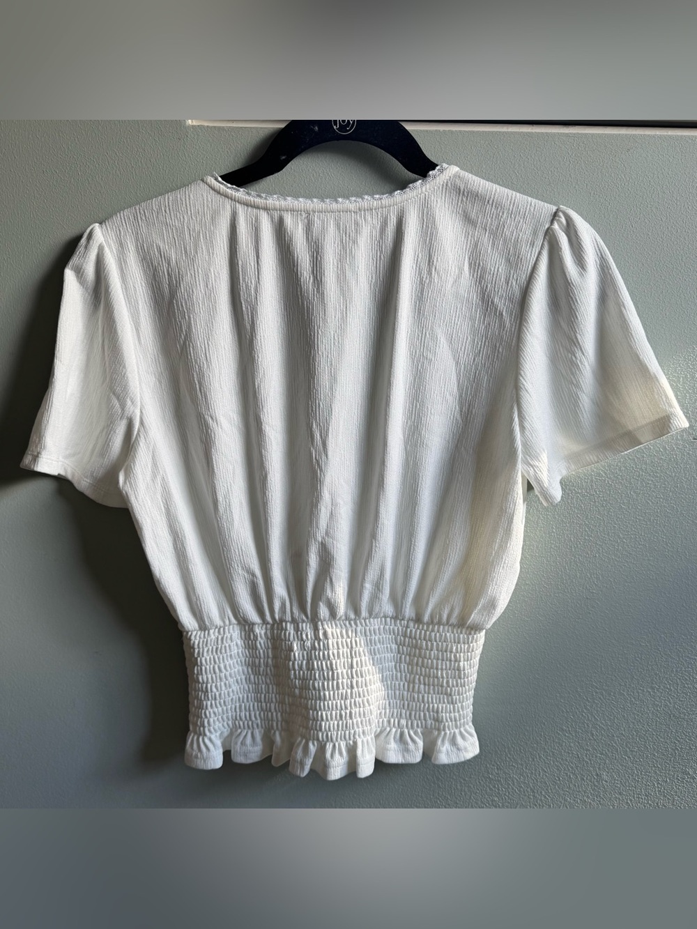 1.STATE White V-Neck Surplice Smocked Waist Top Size M - Picture 2 of 4